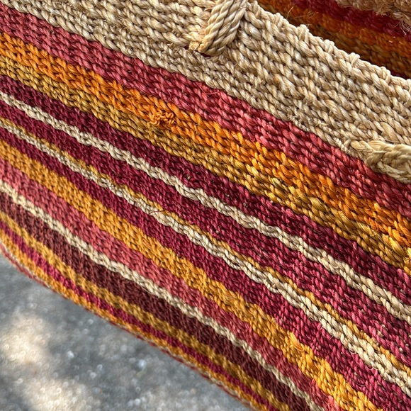 Beach bag weaved from Pottery Barn - Picture 3 of 3